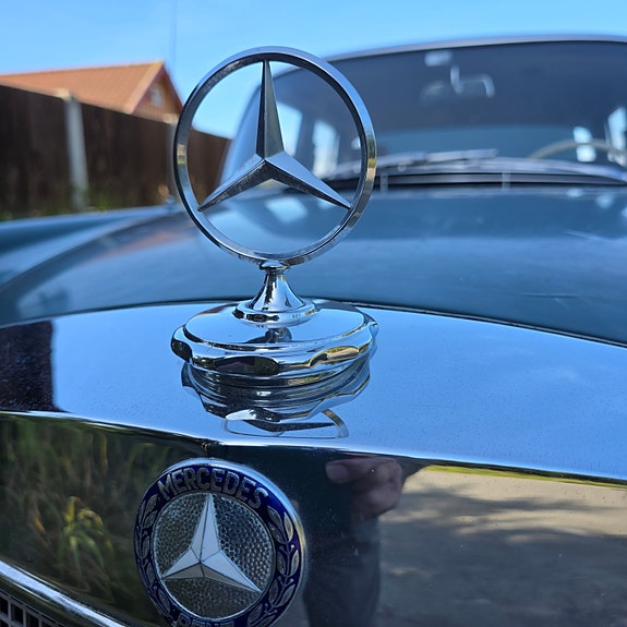 Mercedes-Benz 220 SB 25 of 27