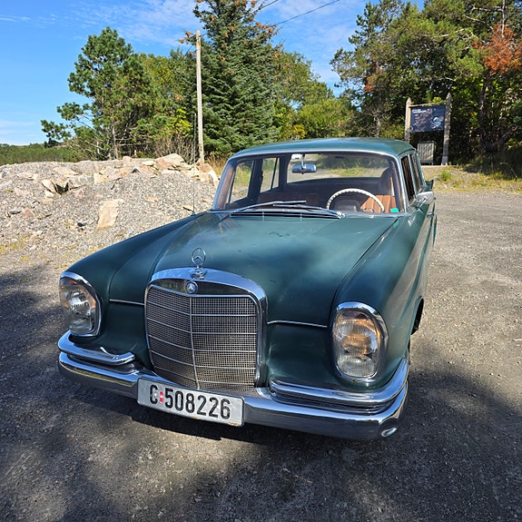 Mercedes-Benz 220 SB 8 of 27