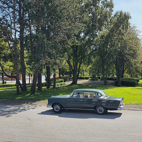 Mercedes-Benz 220 SB 4 of 27