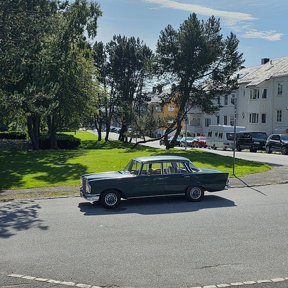 Mercedes-Benz 220 SB 2 of 27
