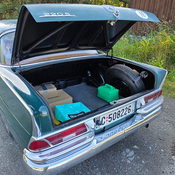 Mercedes-Benz 220 SB 21 of 27