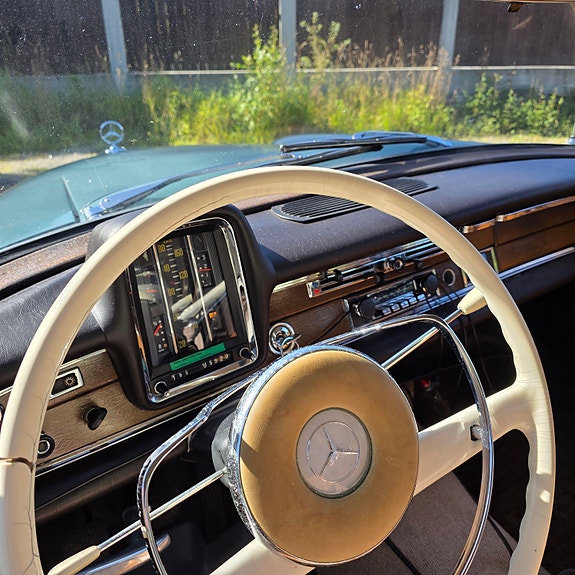 Mercedes-Benz 220 SB 10 of 27