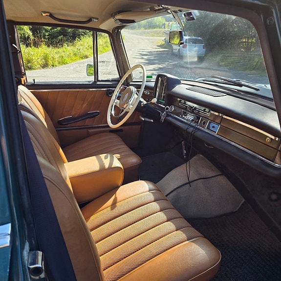 Mercedes-Benz 220 SB 13 of 27