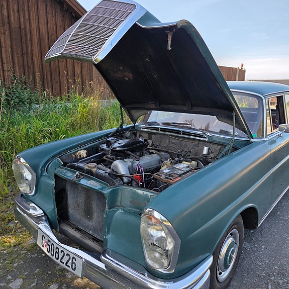 Mercedes-Benz 220 SB 20 of 27
