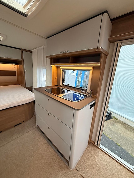 Bürstner Premio Life 490 TS *QUEENBED & MOVER* 11 of 28