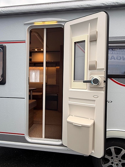 Bürstner Premio Life 490 TS *QUEENBED & MOVER* 8 of 28
