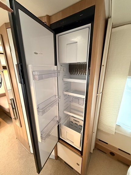 Bürstner Premio Life 490 TS *QUEENBED & MOVER* 14 of 28