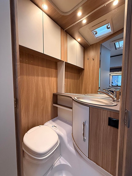 Bürstner Premio Life 490 TS *QUEENBED & MOVER* 15 of 28