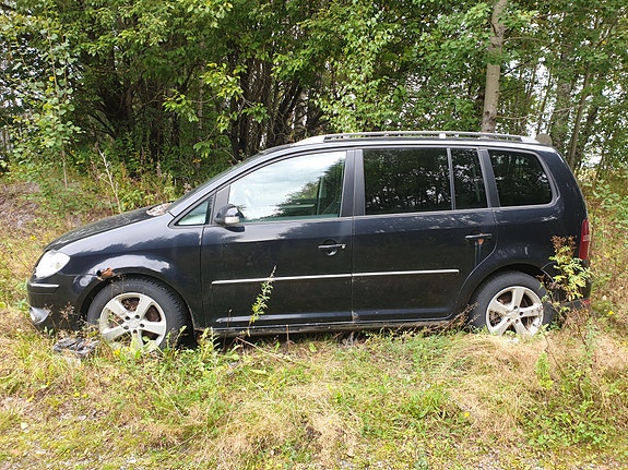 Volkswagen Touran 2 of 15