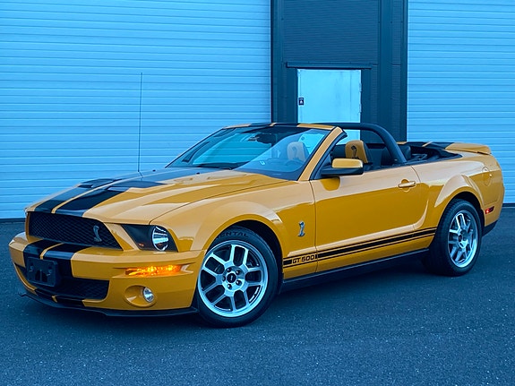Ford Mustang 3 of 22