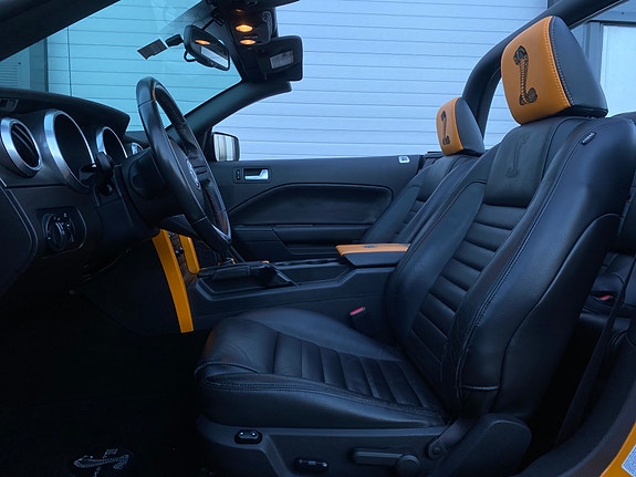 Ford Mustang 12 of 22