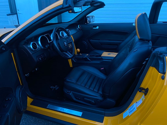 Ford Mustang 13 of 22
