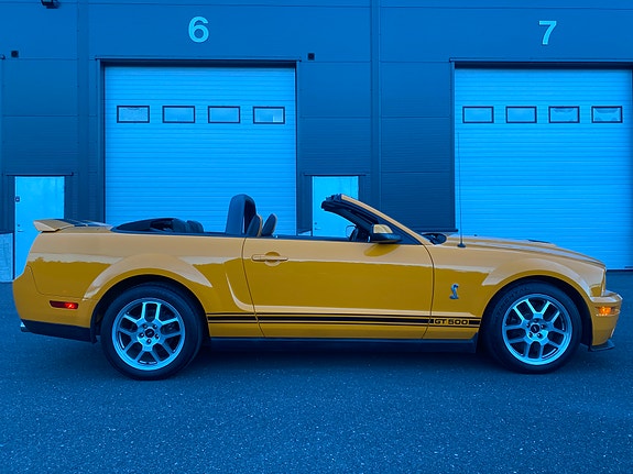 Ford Mustang 8 of 22