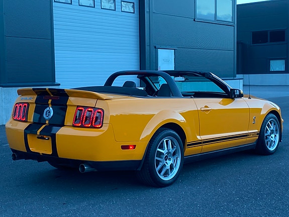 Ford Mustang 10 of 22