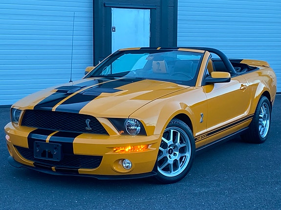Ford Mustang 2 of 22