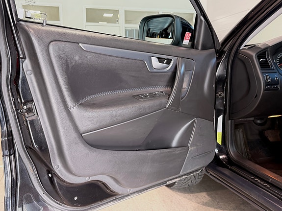 Volvo XC70 23 of 30