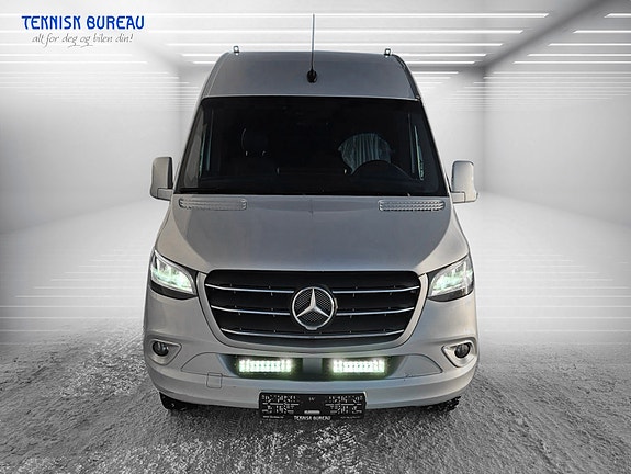 Mercedes-Benz Sprinter 519 CDI Panel Van 2 of 28