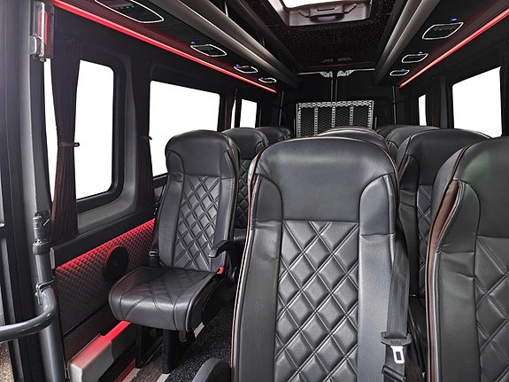 Mercedes-Benz Sprinter 519 CDI Panel Van 21 of 28
