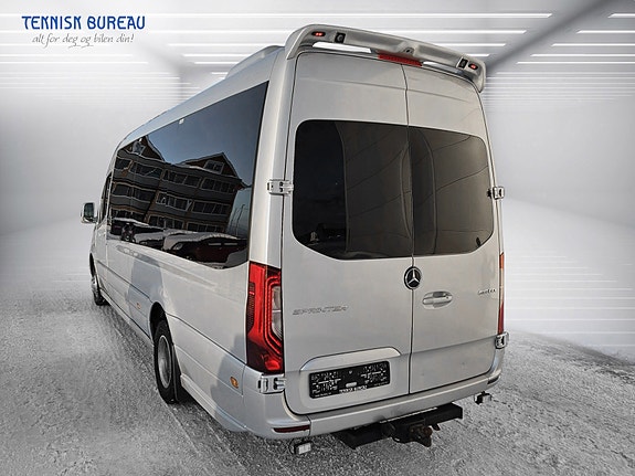 Mercedes-Benz Sprinter 519 CDI Panel Van 3 of 28