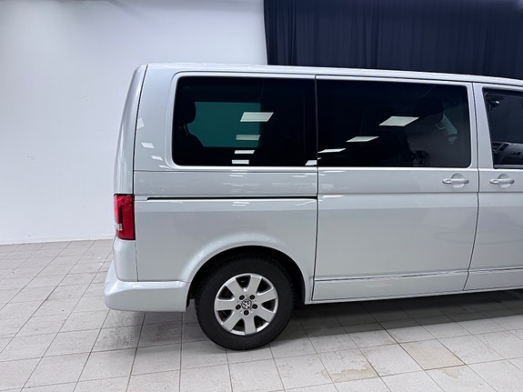 Volkswagen Multivan 9 of 30