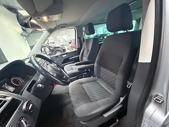 Volkswagen Multivan 12 of 30