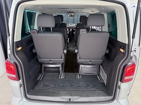 Volkswagen Multivan 28 of 30