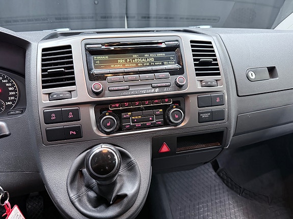Volkswagen Multivan 17 of 30