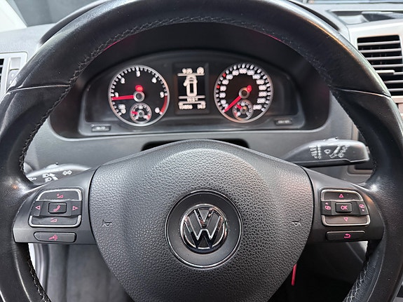 Volkswagen Multivan 15 of 30