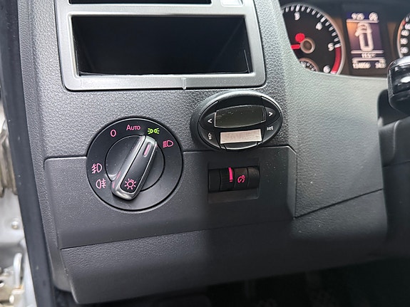 Volkswagen Multivan 14 of 30