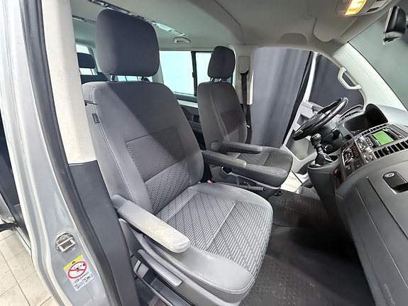 Volkswagen Multivan 21 of 30