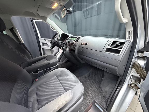 Volkswagen Multivan 22 of 30