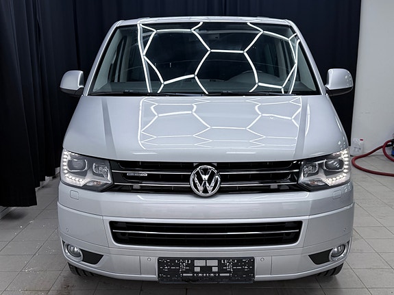 Volkswagen Multivan 2 of 30