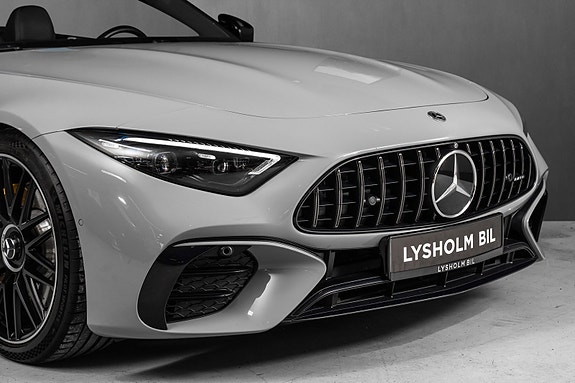 Mercedes-Benz SL43 2 of 30