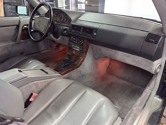 Mercedes-Benz SL500 13 of 30
