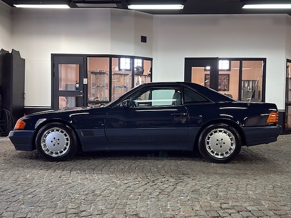 Mercedes-Benz SL500 2 of 30