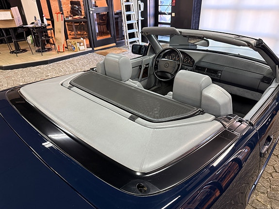 Mercedes-Benz SL500 25 of 30