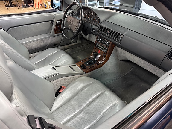 Mercedes-Benz SL500 11 of 30