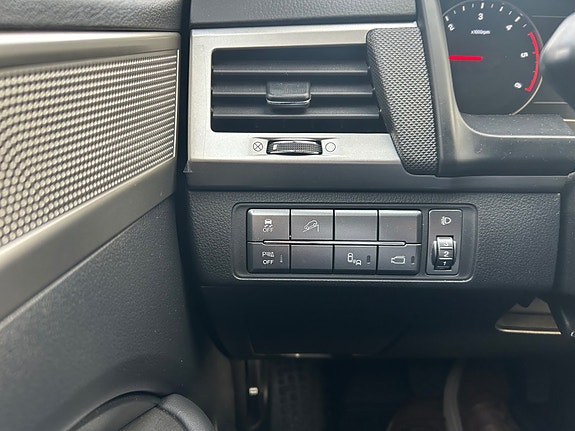 SsangYong Rexton Sports 13 of 27