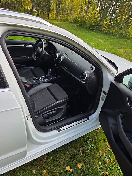 Audi e-tron 29 of 30
