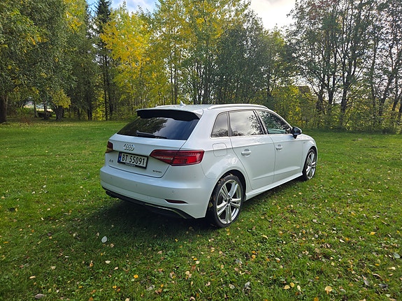 Audi e-tron 11 of 30