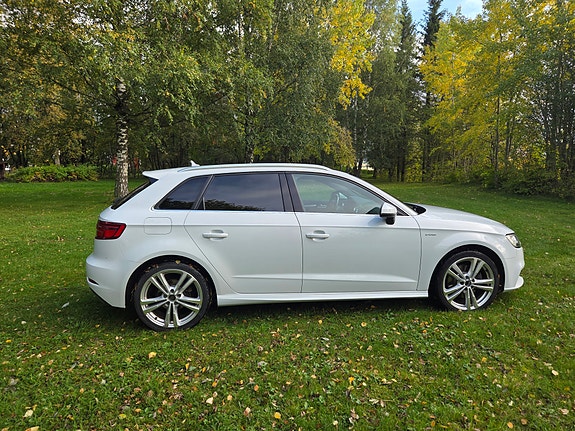 Audi e-tron 9 of 30
