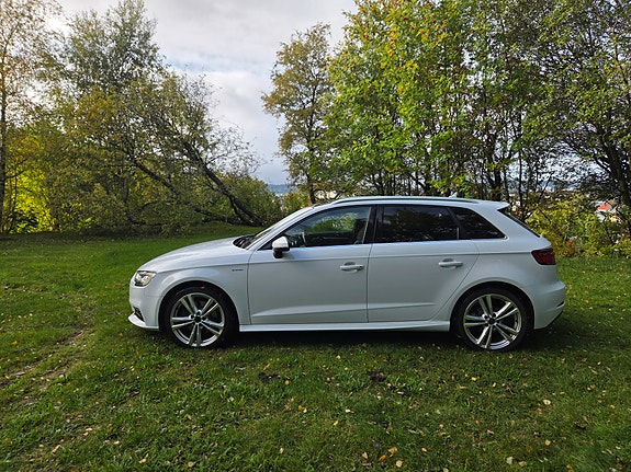 Audi e-tron 2 of 30