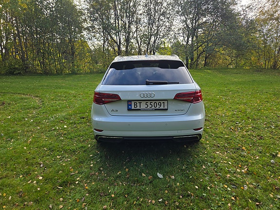 Audi e-tron 13 of 30