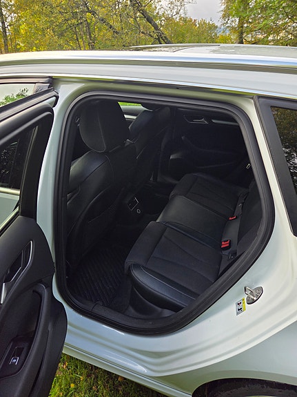 Audi e-tron 28 of 30
