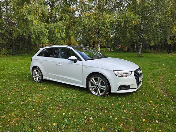 Audi e-tron 7 of 30