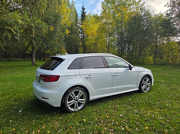 Audi e-tron 10 of 30