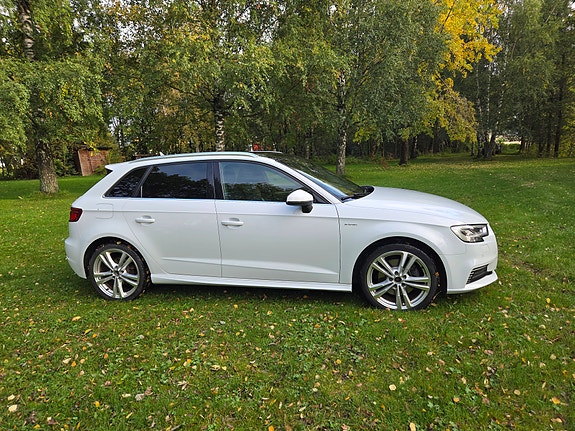 Audi e-tron 8 of 30