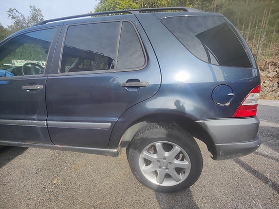 Mercedes-Benz ML320 6 of 7