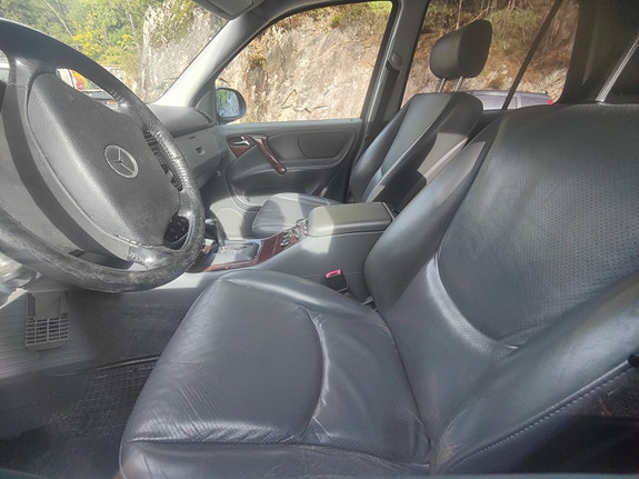 Mercedes-Benz ML320 7 of 7