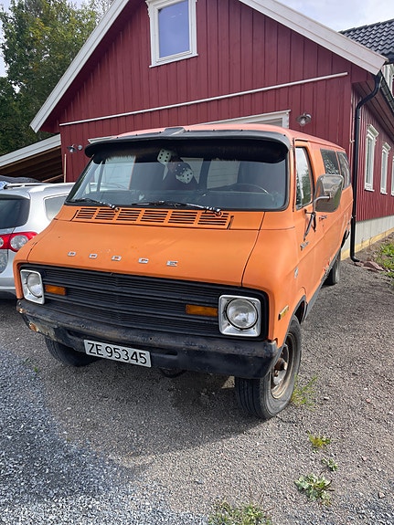 Dodge Maxivan 2 of 5